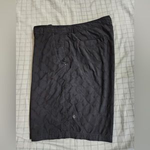 Lululemon Men’s shorts gray/black color